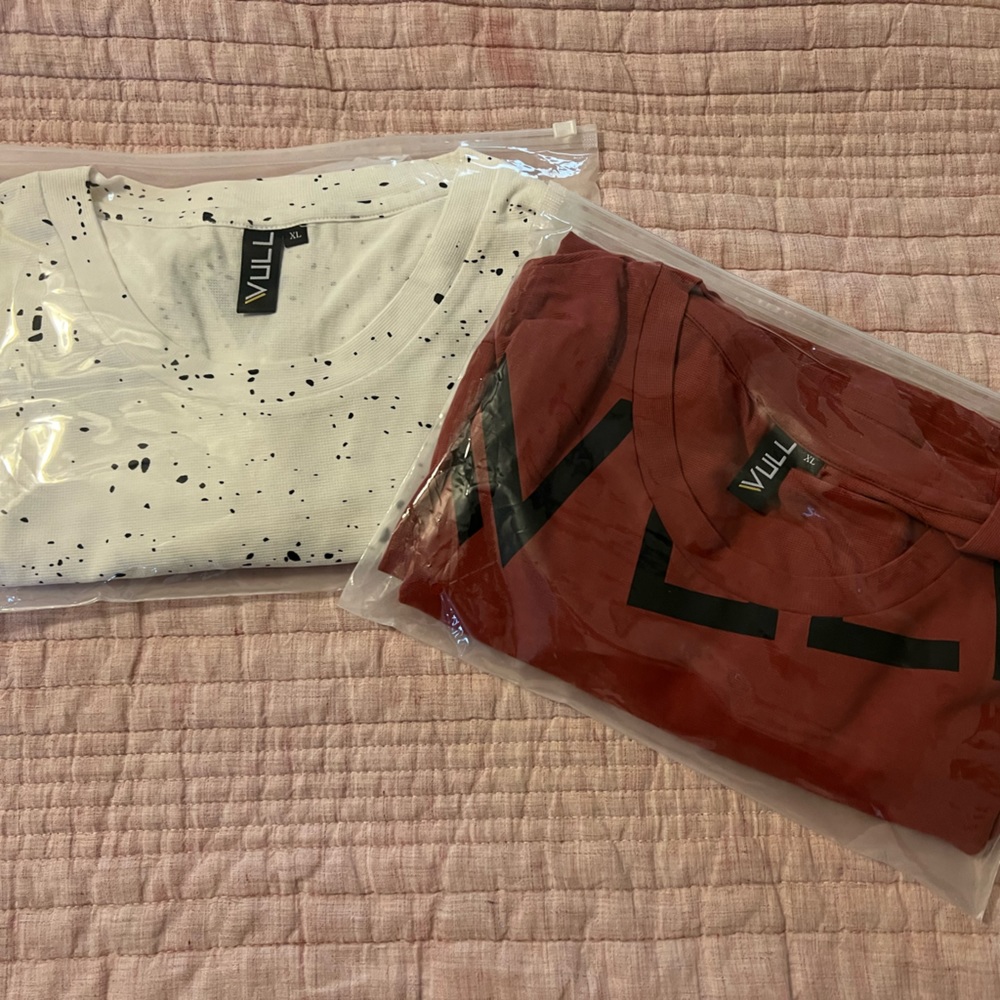 2 Vull Sport Tees XL